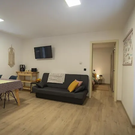 Cuckoo's Alpine Nest Apartamento *