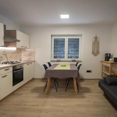 Cuckoo's Alpine Nest Апартаменты *