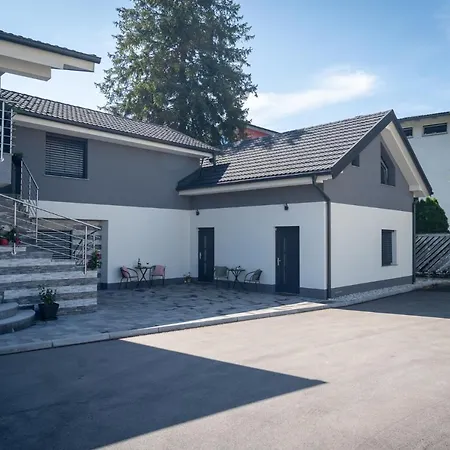 Cuckoo's Alpine Nest Apartamento *