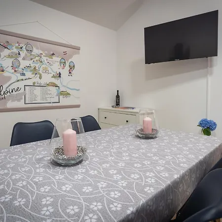 Cuckoo's Alpine Nest Апартаменты *