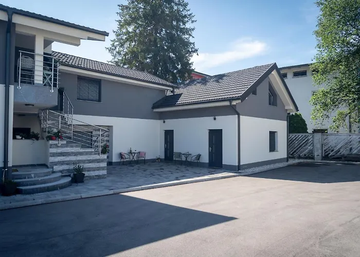 Cuckoo's Alpine Nest アパート *